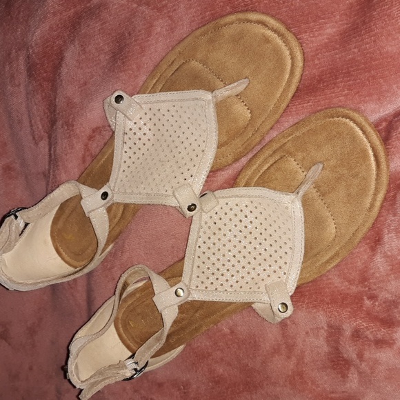 Ugg Sandles - Picture 2 of 7